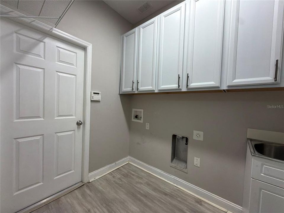 For Sale: $585,000 (5 beds, 4 baths, 3892 Square Feet)