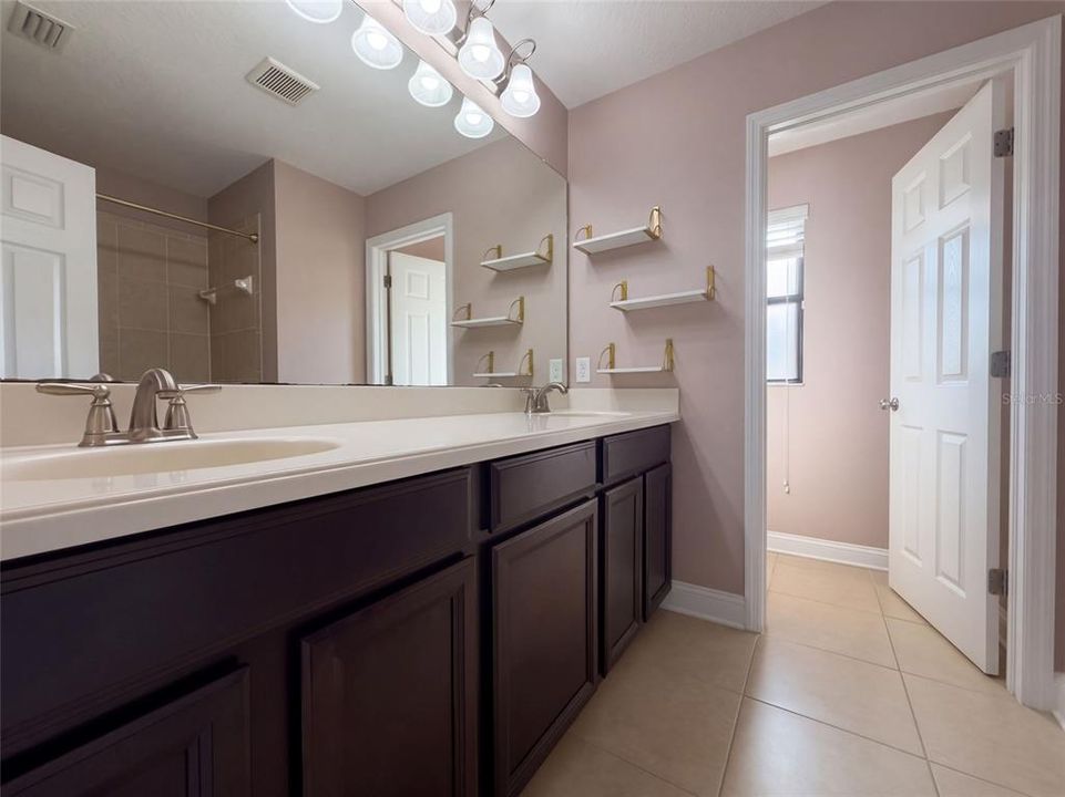 For Sale: $585,000 (5 beds, 4 baths, 3892 Square Feet)