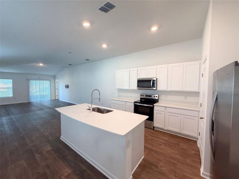 For Sale: $322,000 (3 beds, 2 baths, 1655 Square Feet)