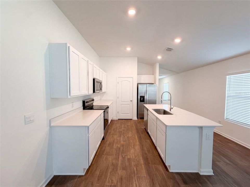 For Sale: $322,000 (3 beds, 2 baths, 1655 Square Feet)