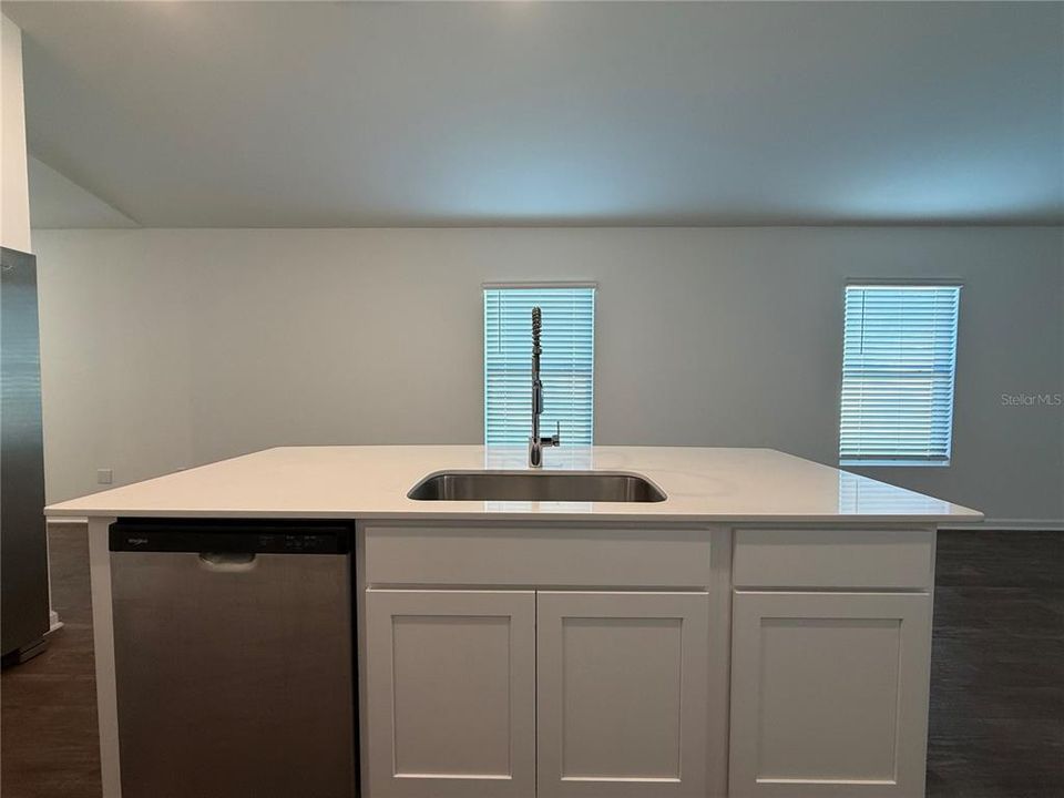 For Sale: $322,000 (3 beds, 2 baths, 1655 Square Feet)