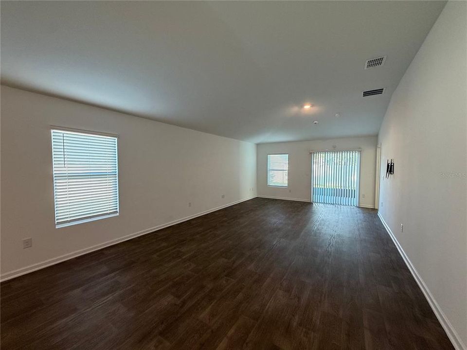 For Sale: $322,000 (3 beds, 2 baths, 1655 Square Feet)
