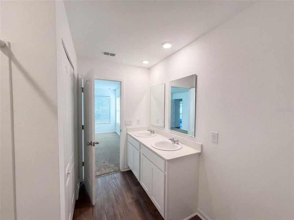 For Sale: $322,000 (3 beds, 2 baths, 1655 Square Feet)