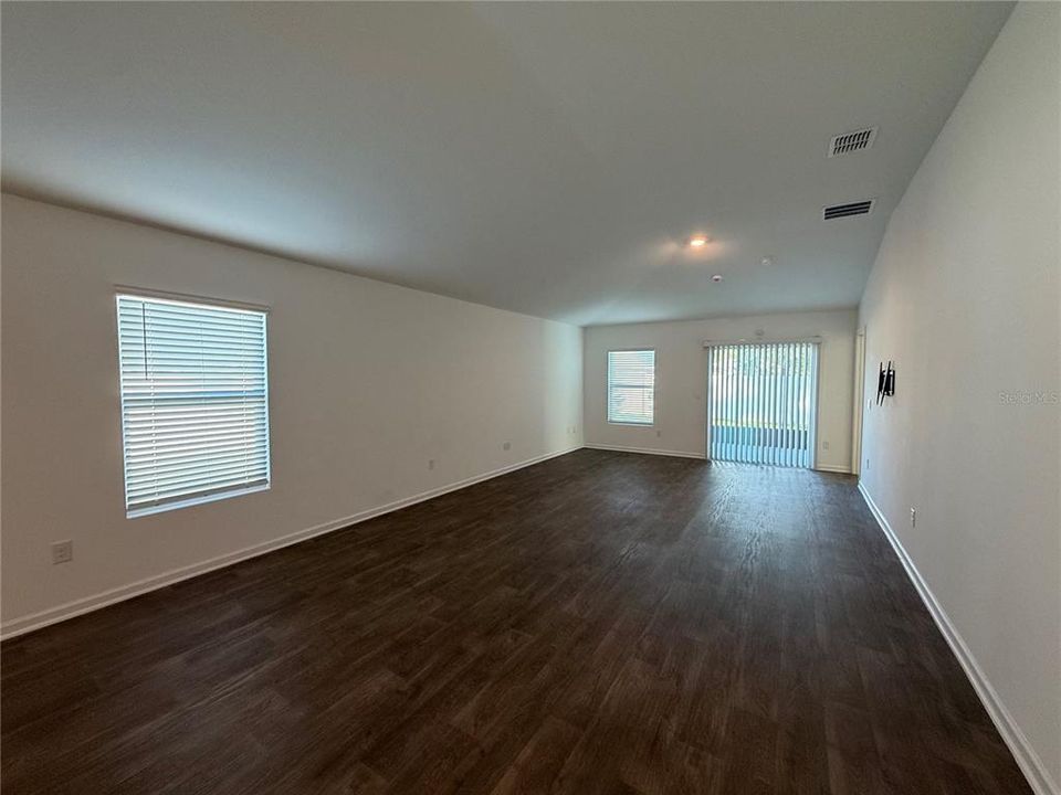 For Sale: $322,000 (3 beds, 2 baths, 1655 Square Feet)