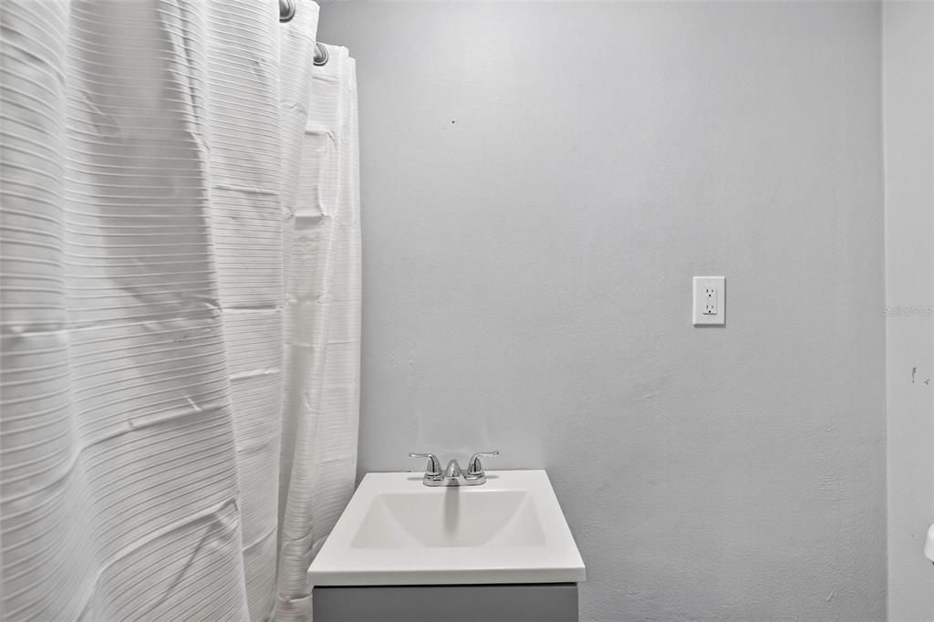 For Rent: $1,695 (3 beds, 2 baths, 986 Square Feet)