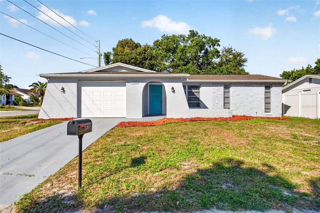 For Rent: $1,695 (3 beds, 2 baths, 986 Square Feet)
