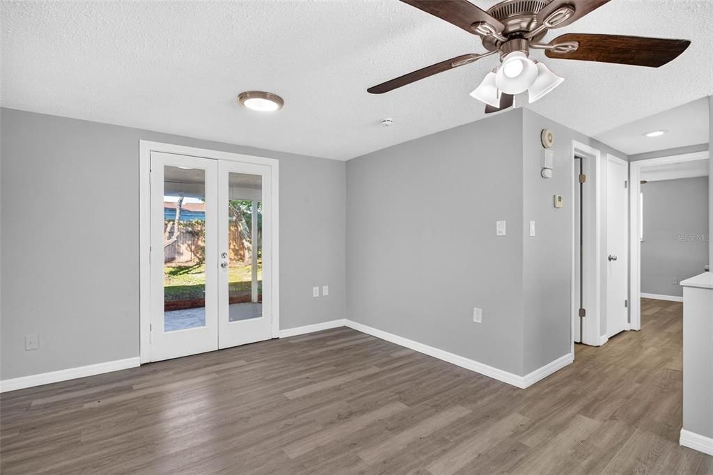 For Rent: $1,695 (3 beds, 2 baths, 986 Square Feet)