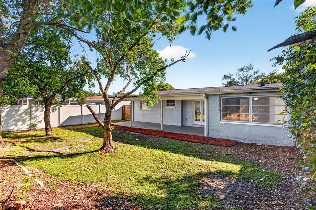 For Rent: $1,695 (3 beds, 2 baths, 986 Square Feet)