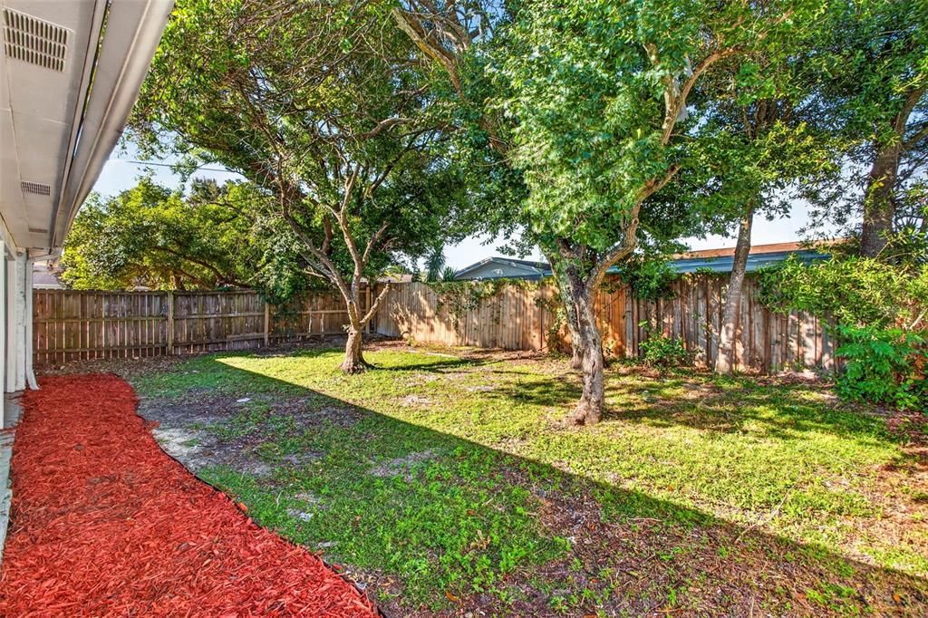 For Rent: $1,695 (3 beds, 2 baths, 986 Square Feet)