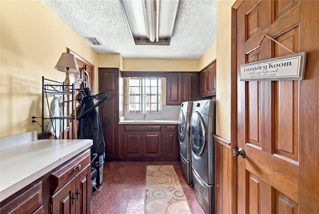 For Sale: $359,900 (3 beds, 2 baths, 3266 Square Feet)