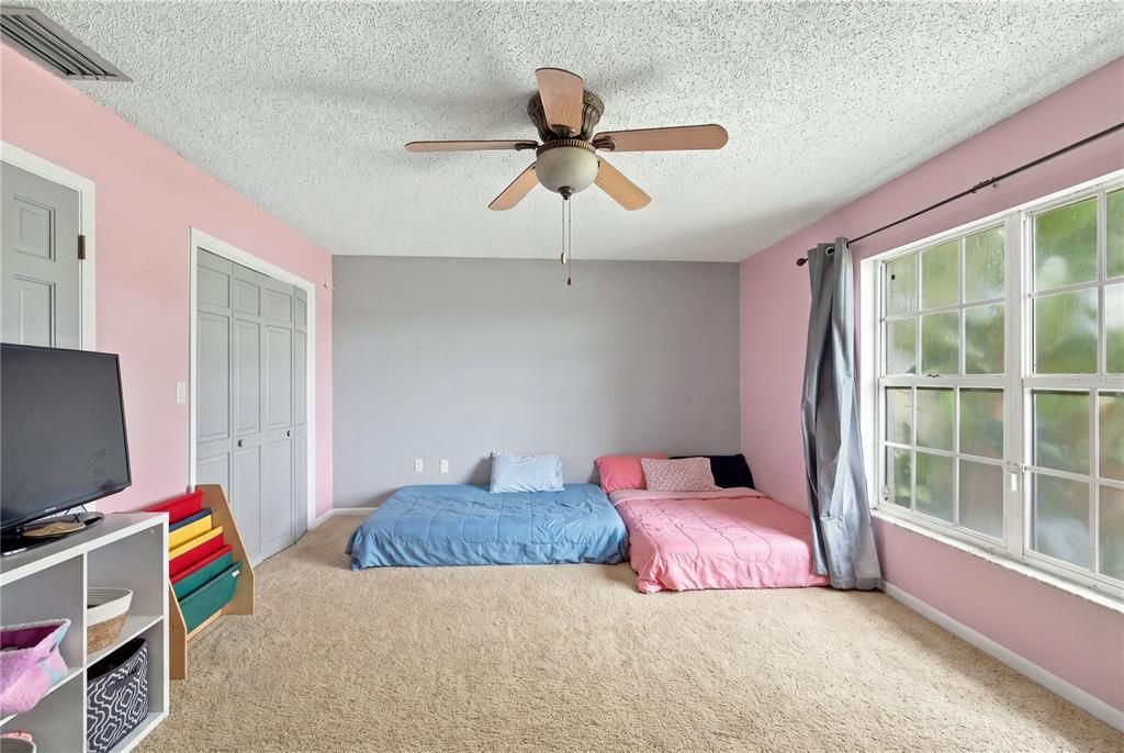 For Sale: $359,900 (3 beds, 2 baths, 3266 Square Feet)