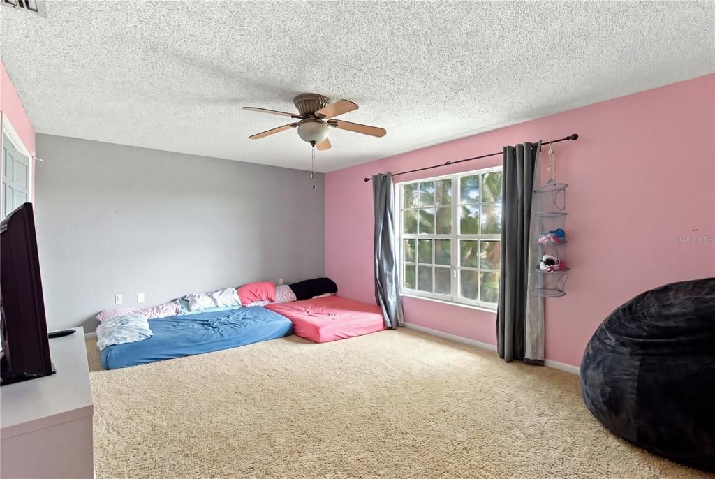 For Sale: $359,900 (3 beds, 2 baths, 3266 Square Feet)