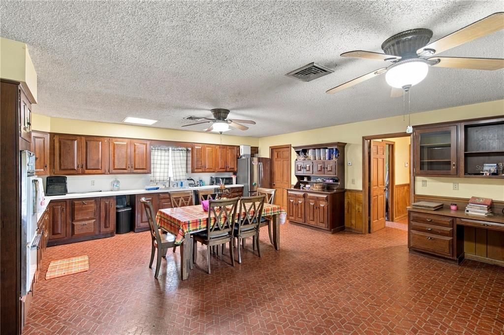 For Sale: $359,900 (3 beds, 2 baths, 3266 Square Feet)