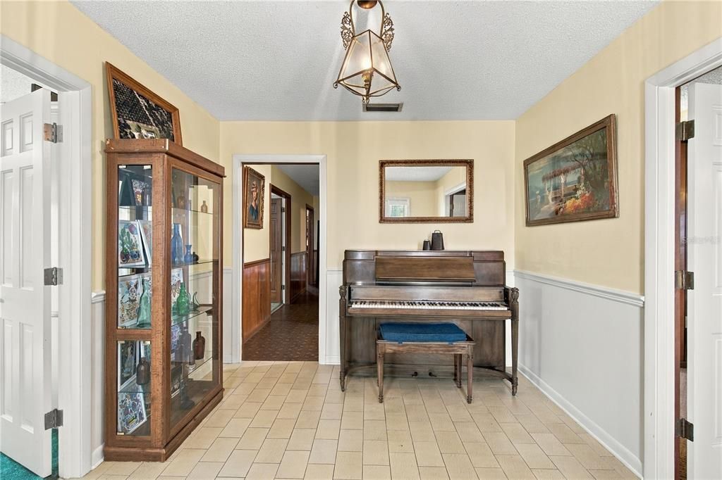 For Sale: $359,900 (3 beds, 2 baths, 3266 Square Feet)