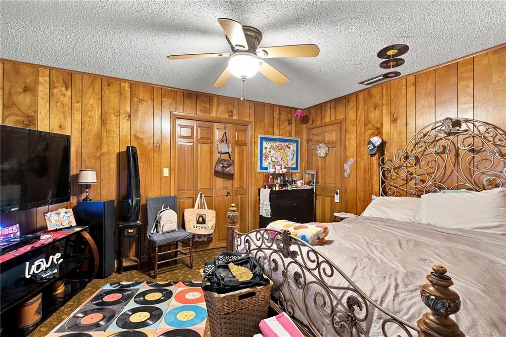 For Sale: $359,900 (3 beds, 2 baths, 3266 Square Feet)