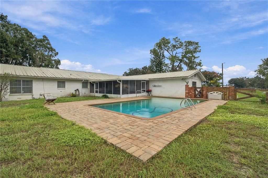 For Sale: $359,900 (3 beds, 2 baths, 3266 Square Feet)