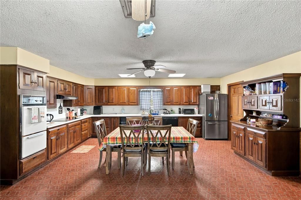 For Sale: $359,900 (3 beds, 2 baths, 3266 Square Feet)