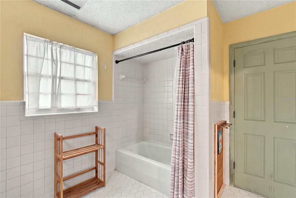 For Sale: $359,900 (3 beds, 2 baths, 3266 Square Feet)