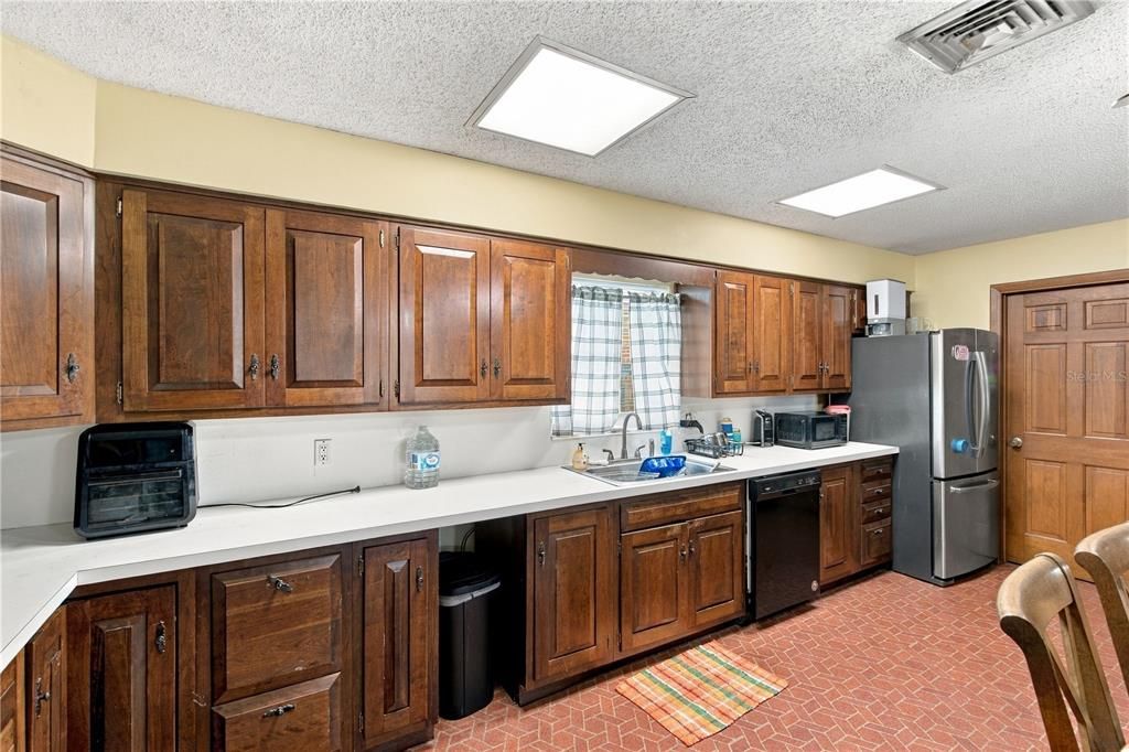 For Sale: $359,900 (3 beds, 2 baths, 3266 Square Feet)