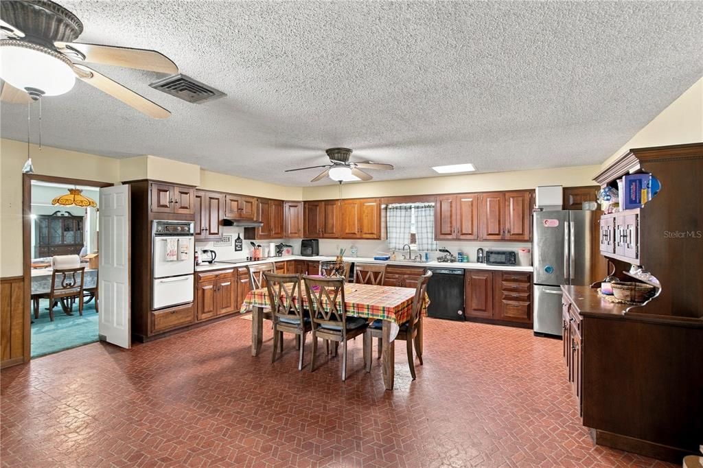 For Sale: $359,900 (3 beds, 2 baths, 3266 Square Feet)