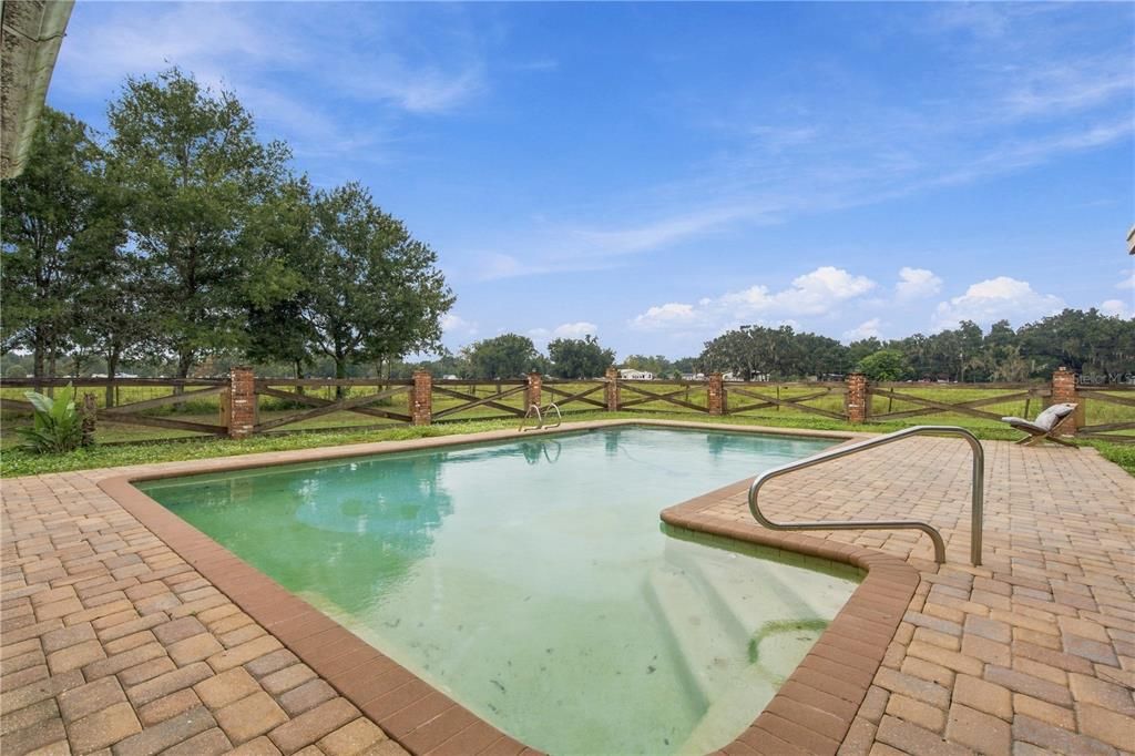 For Sale: $359,900 (3 beds, 2 baths, 3266 Square Feet)