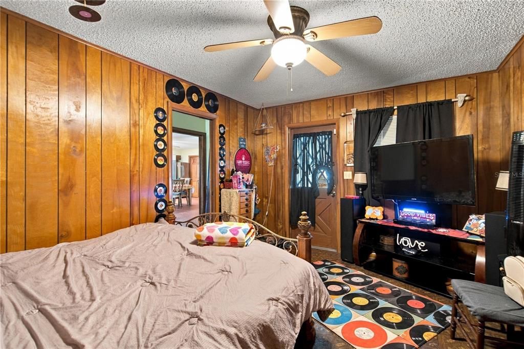 For Sale: $359,900 (3 beds, 2 baths, 3266 Square Feet)