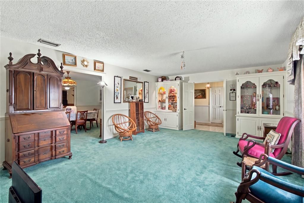 For Sale: $359,900 (3 beds, 2 baths, 3266 Square Feet)