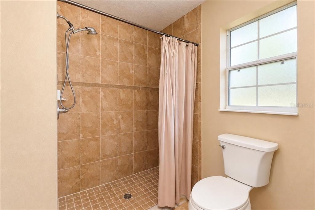 На продажу: $489,000 (2 спален, 2 ванн, 1100 Квадратных фут)