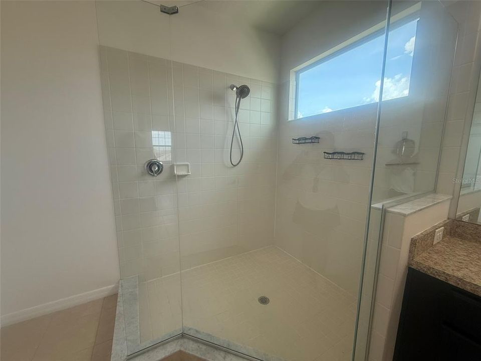 For Rent: $3,000 (5 beds, 3 baths, 3106 Square Feet)