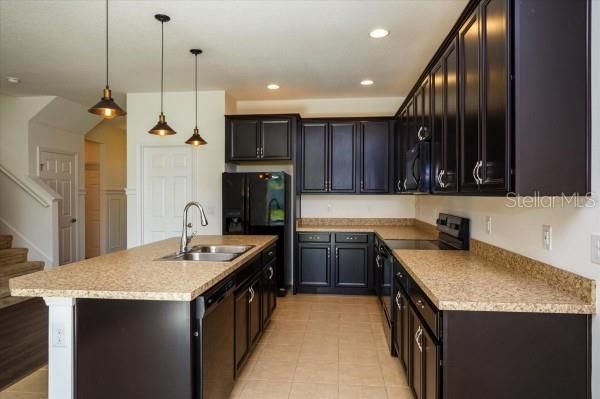 For Rent: $3,000 (5 beds, 3 baths, 3106 Square Feet)