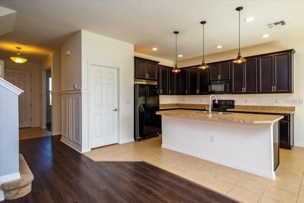 For Rent: $3,000 (5 beds, 3 baths, 3106 Square Feet)