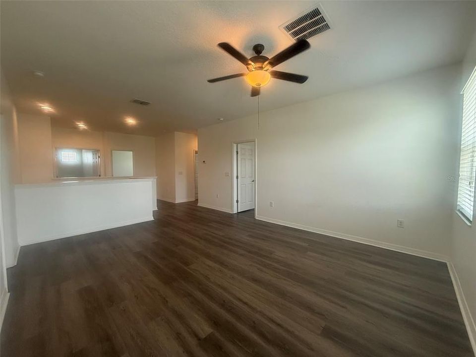 For Rent: $3,000 (5 beds, 3 baths, 3106 Square Feet)
