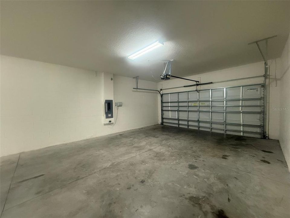 For Rent: $3,000 (5 beds, 3 baths, 3106 Square Feet)