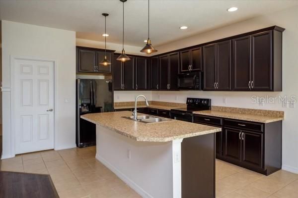 For Rent: $3,000 (5 beds, 3 baths, 3106 Square Feet)