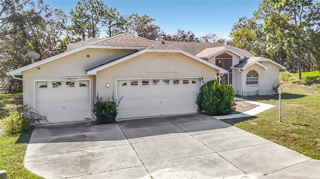 En Venta: $395,000 (4 camas, 3 baños, 2268 Pies cuadrados)