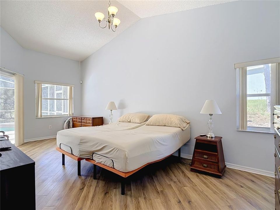 En Venta: $395,000 (4 camas, 3 baños, 2268 Pies cuadrados)