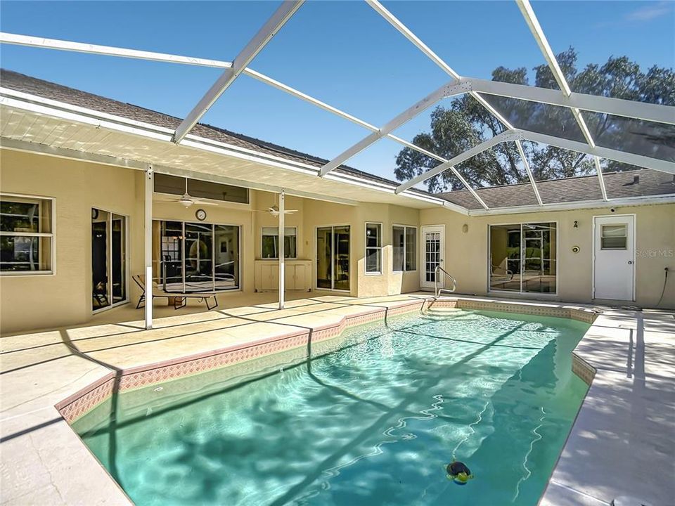 En Venta: $395,000 (4 camas, 3 baños, 2268 Pies cuadrados)