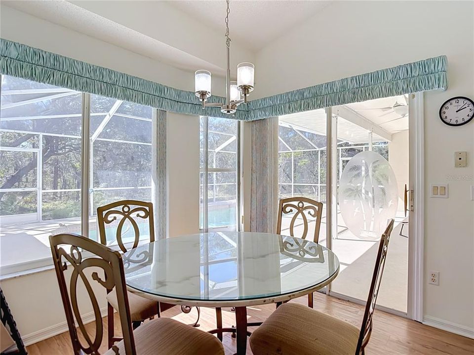 En Venta: $395,000 (4 camas, 3 baños, 2268 Pies cuadrados)
