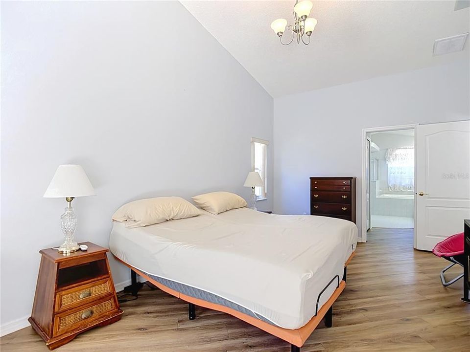 En Venta: $395,000 (4 camas, 3 baños, 2268 Pies cuadrados)