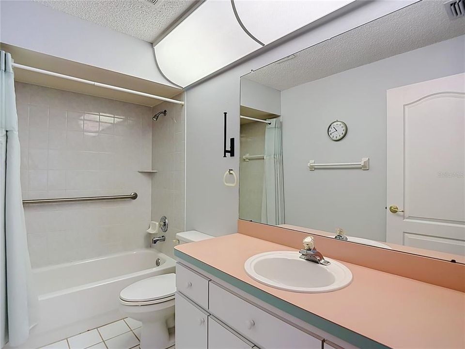 En Venta: $395,000 (4 camas, 3 baños, 2268 Pies cuadrados)