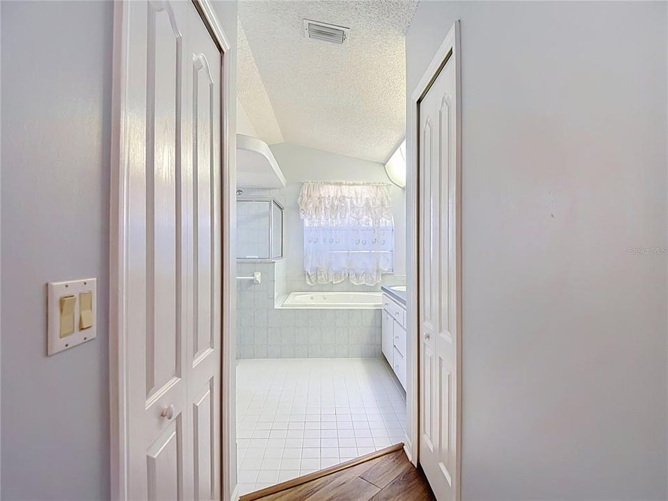 En Venta: $395,000 (4 camas, 3 baños, 2268 Pies cuadrados)