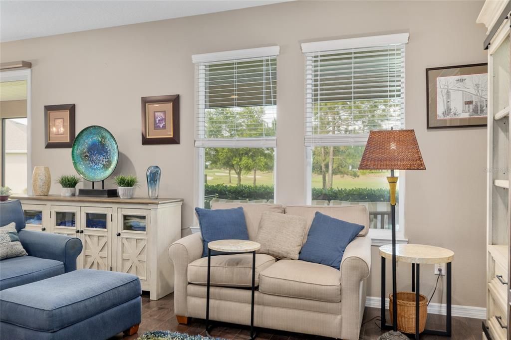 En Venta: $545,000 (3 camas, 3 baños, 2360 Pies cuadrados)