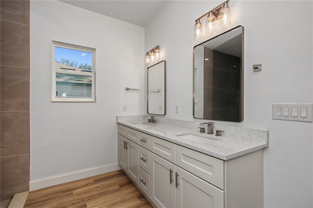 For Sale: $253,900 (3 beds, 2 baths, 1427 Square Feet)