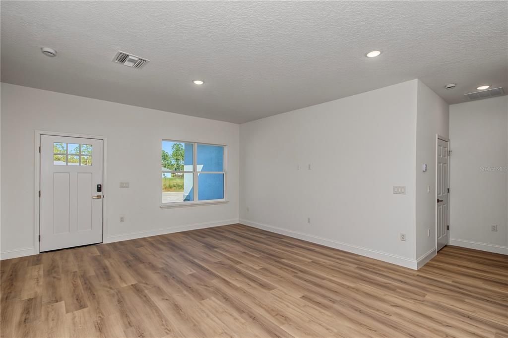 For Sale: $253,900 (3 beds, 2 baths, 1427 Square Feet)