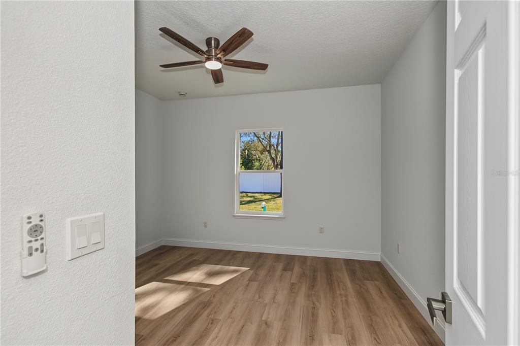 For Sale: $253,900 (3 beds, 2 baths, 1427 Square Feet)