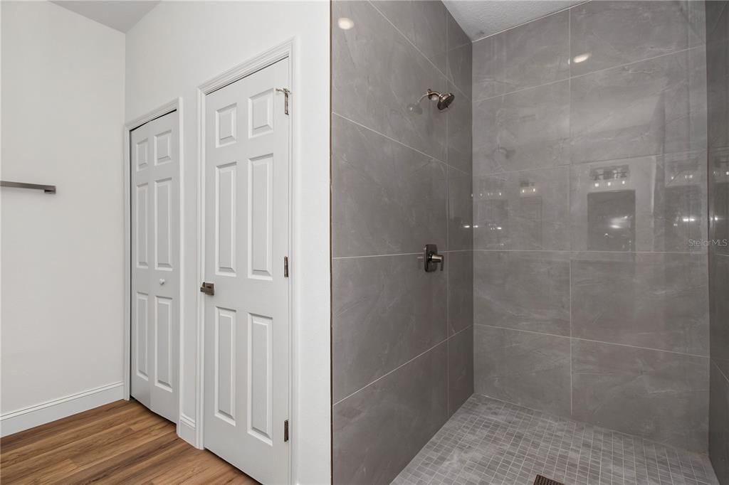 For Sale: $253,900 (3 beds, 2 baths, 1427 Square Feet)