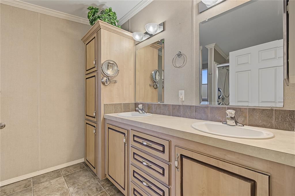 For Sale: $215,000 (3 beds, 2 baths, 1188 Square Feet)