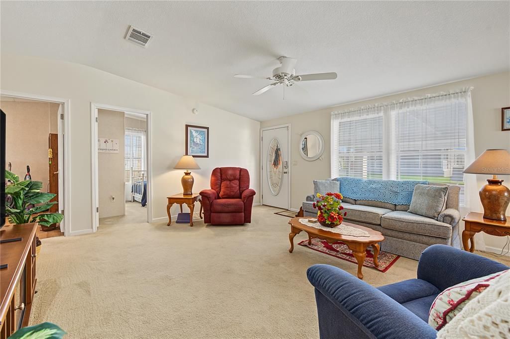For Sale: $215,000 (3 beds, 2 baths, 1188 Square Feet)