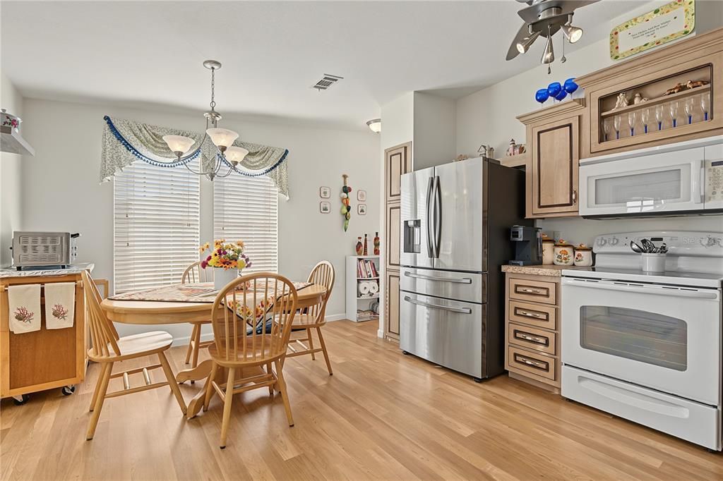 For Sale: $215,000 (3 beds, 2 baths, 1188 Square Feet)