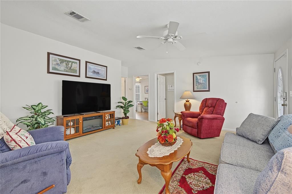 For Sale: $215,000 (3 beds, 2 baths, 1188 Square Feet)